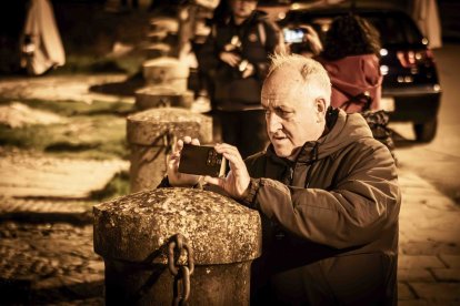 Un recorrido solemne acompañado del canto del miserere