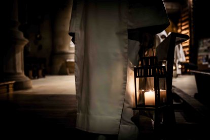 Un recorrido solemne acompañado del canto del miserere