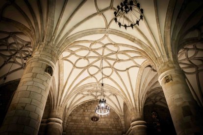 Un recorrido solemne acompañado del canto del miserere