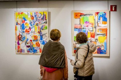 La obra está llena de color y pinceladas libres