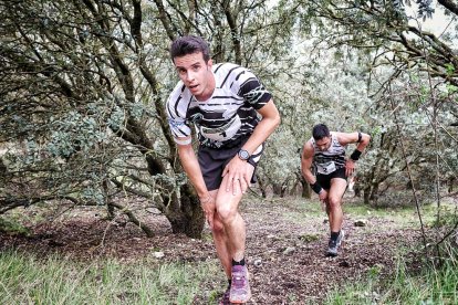 Dos participantes en plena carrera.