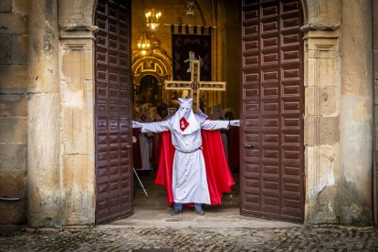La procesión recorrió las calles del Calaverón