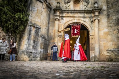La procesión recorrió las calles del Calaverón