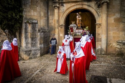 La procesión recorrió las calles del Calaverón