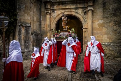 La procesión recorrió las calles del Calaverón