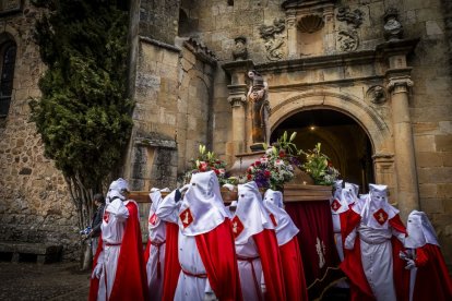 La procesión recorrió las calles del Calaverón