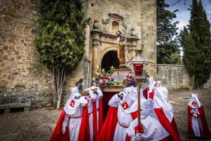 La procesión recorrió las calles del Calaverón