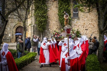 La procesión recorrió las calles del Calaverón
