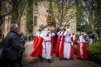 La procesión recorrió las calles del Calaverón