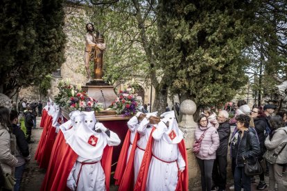 La procesión recorrió las calles del Calaverón
