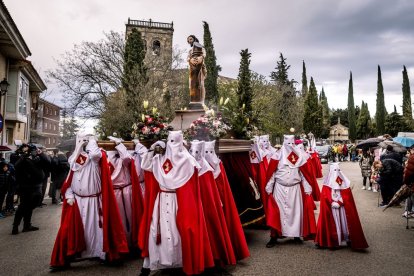 La procesión recorrió las calles del Calaverón