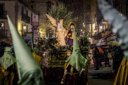 Las Cofradías pudieron realizar su recorrido pese a las inclemencias del tiempo