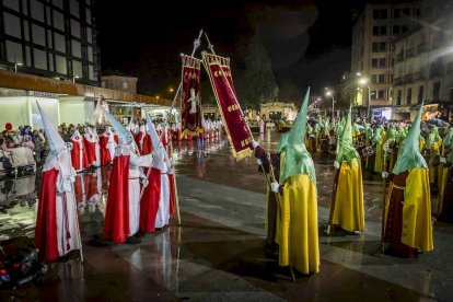 Las Cofradías pudieron realizar su recorrido pese a las inclemencias del tiempo