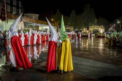 Las Cofradías pudieron realizar su recorrido pese a las inclemencias del tiempo