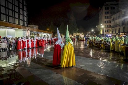 Las Cofradías pudieron realizar su recorrido pese a las inclemencias del tiempo