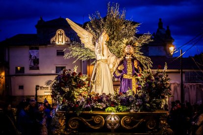 Ambas cofradías pudieron completar su procesión pese a las complicaciones