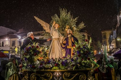 Ambas Cofradías pudieron completar su procesión pese a las complicaciones