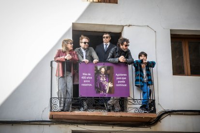 Procesión de la Cofradía de la Vera Cruz en la mañana del Viernes Santo.