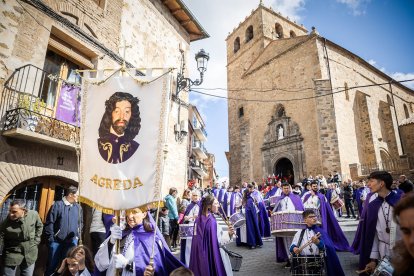 Procesión de la Cofradía de la Vera Cruz en la mañana del Viernes Santo.