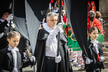Procesión de la Cofradía de la Vera Cruz en la mañana del Viernes Santo.