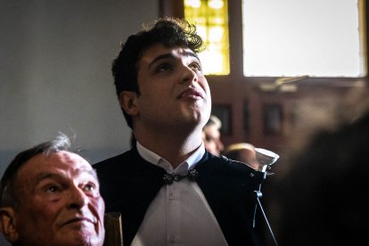 Procesión de la Cofradía de la Vera Cruz en la mañana del Viernes Santo.
