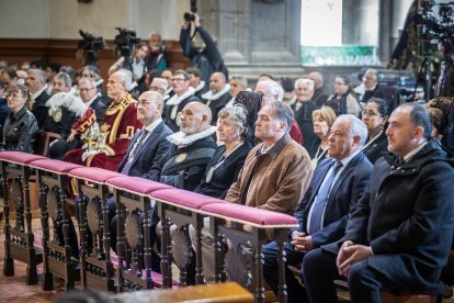 Procesión de la Cofradía de la Vera Cruz en la mañana del Viernes Santo.