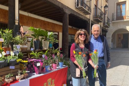 Libros y flores protagonizan el 23 de abril en San Esteban.