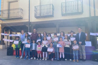 Libros y flores protagonizan el 23 de abril en San Esteban.