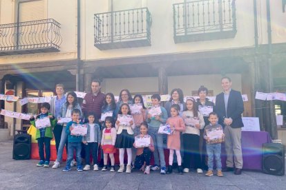 Libros y flores protagonizan el 23 de abril en San Esteban.