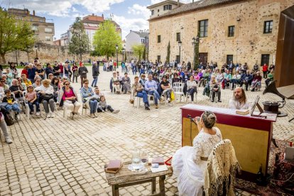 El acto forma parte de los actos del Día de la Comunidad organizados por la Asociación de Vecinos del Calaverón