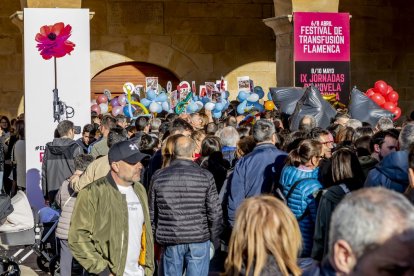 El acto estuvo amenizado por multitud de sorianos que acudieron a festejar