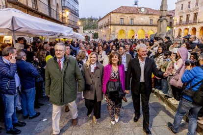 El acto estuvo amenizado por multitud de sorianos que acudieron a festejar
