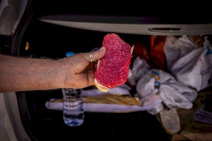 Comida fría y en la calle ante la imposibilidad de cocinar