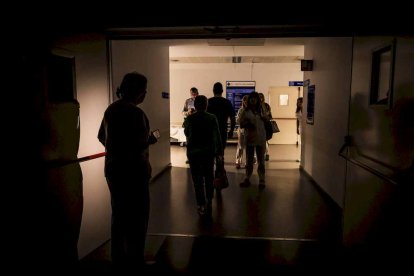 El Hospital de Soria sin luz en los pasillos para evitar gastar los generadores