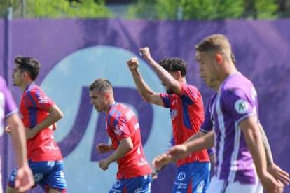 Los rojillos se llevaron los puntos en un partido que sirve de pruebas para el Playoff