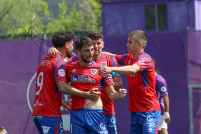 Los rojillos se llevaron los puntos en un partido que sirve de pruebas para el Playoff