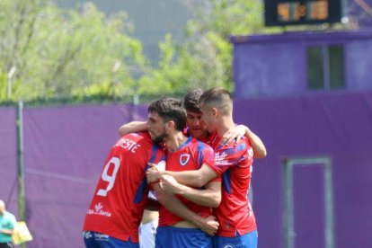 Los rojillos se llevaron los puntos en un partido que sirve de pruebas para el Playoff