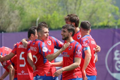 Los rojillos se llevaron los puntos en un partido que sirve de pruebas para el Playoff
