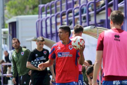 Los rojillos se llevaron los puntos en un partido que sirve de pruebas para el Playoff