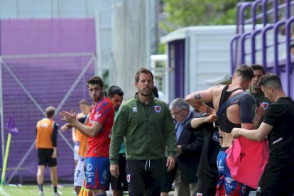 Los rojillos se llevaron los puntos en un partido que sirve de pruebas para el Playoff