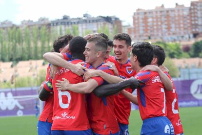 Los rojillos se llevaron los puntos en un partido que sirve de pruebas para el Playoff