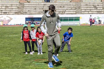 Los niños de los colegios rurales vivieron una mañana lúdica y deportiva