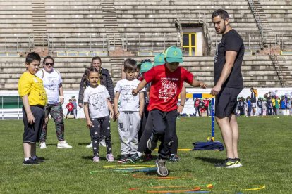 Los niños de los colegios rurales vivieron una mañana lúdica y deportiva