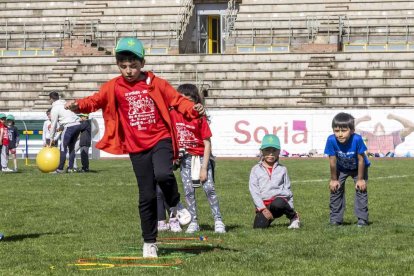Los niños de los colegios rurales vivieron una mañana lúdica y deportiva