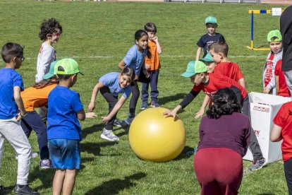 Los niños de los colegios rurales vivieron una mañana lúdica y deportiva