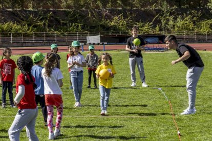 Los niños de los colegios rurales vivieron una mañana lúdica y deportiva