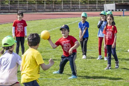 Los niños de los colegios rurales vivieron una mañana lúdica y deportiva