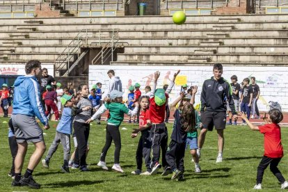 Los niños de los colegios rurales vivieron una mañana lúdica y deportiva