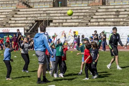 Los niños de los colegios rurales vivieron una mañana lúdica y deportiva
