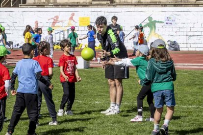 Los niños de los colegios rurales vivieron una mañana lúdica y deportiva